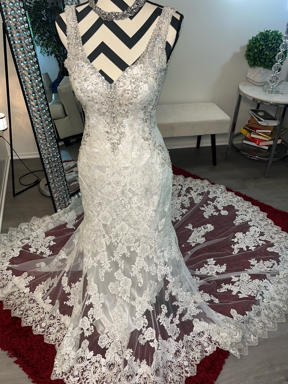 Beautiful Allure Bridals Lace Wedding Gown Size 10 - Picture 2 of 16